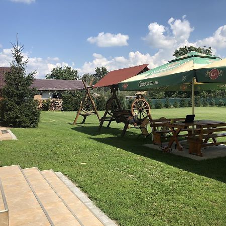 Gyongyvirag Panzio Bed & Breakfast Turia Eksteriør bilde